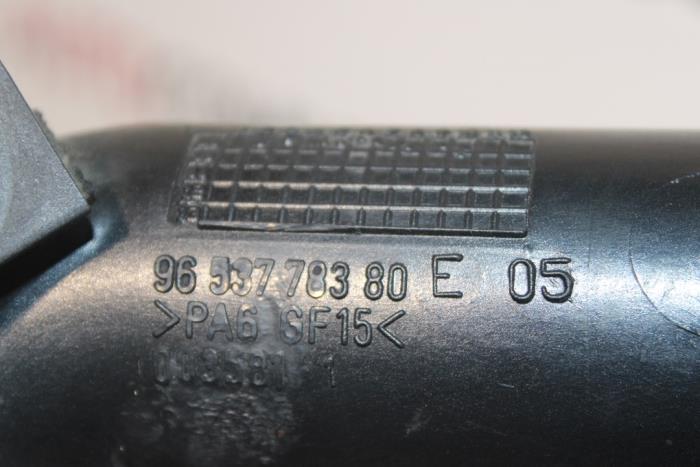 Turbo Pijp van een Citroën C3 Picasso (SH) 1.6 HDI 16V 110 2010