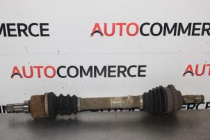 Gebruikte Aandrijfas links-voor Peugeot 206 SW (2E/K) 1.6 16V Prijs op aanvraag aangeboden door Autocommerce