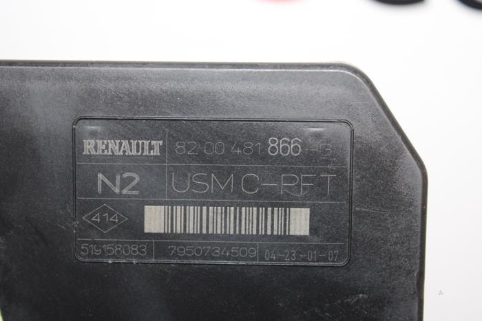 Säkringsbox från en Renault Scénic II (JM) 1.6 16V 2007