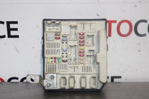 Gebruikte Zekeringkast Renault Megane II CC (EM) 1.9 dCi 115 Prijs € 30,00 Margeregeling aangeboden door Autocommerce