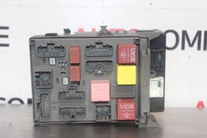 Begagnade Säkringsbox Renault Laguna II (BG) 2.0 16V Pris € 25,00 Marginaltabell erbjuds av Autocommerce