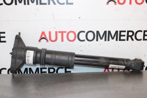 Gebruikte Schokdemper rechts-achter Opel Corsa F (UB/UH/UP) 1.2 Turbo 12V 130 Prijs € 40,00 Margeregeling aangeboden door Autocommerce