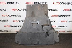 Begagnade Motorskyddspanel Renault Megane III Grandtour (KZ) 1.2 16V TCE 115 Pris på förfrågan erbjuds av Autocommerce