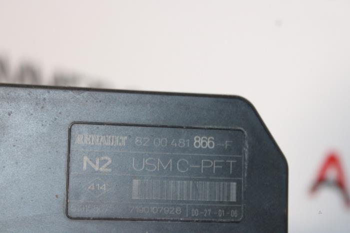 Säkringsbox från en Renault Scénic II (JM) 1.6 16V 2006