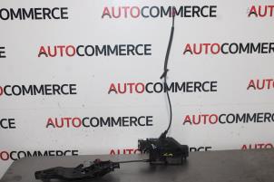 Gebruikte Slotmechaniek Portier 4Deurs links-achter Citroen C3 Picasso (SH) 1.2 12V PureTech 110 Prijs € 40,00 Margeregeling aangeboden door Autocommerce