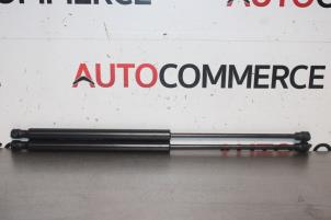 Gebruikte Set Gasdempers Achterklep Renault Twingo III (AH) 1.0 SCe 70 12V Prijs op aanvraag aangeboden door Autocommerce