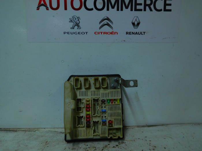 Säkringsbox från en Renault Scénic II (JM) 2.0 dCi 16V 150 2009