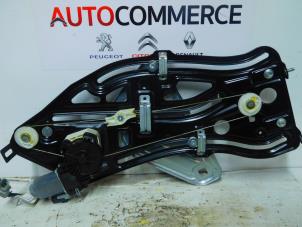 Używane Mechanizm szyby lewej tylnej wersja 2-drzwiowa Peugeot 207 CC (WB) 1.6 16V Cena € 75,00 Procedura marży oferowane przez Autocommerce