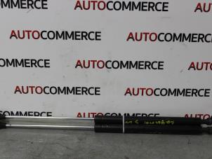 Begagnade Set med gasfjädrar, baklucka Renault Laguna II (BG) 1.8 16V Pris € 10,00 Marginaltabell erbjuds av Autocommerce