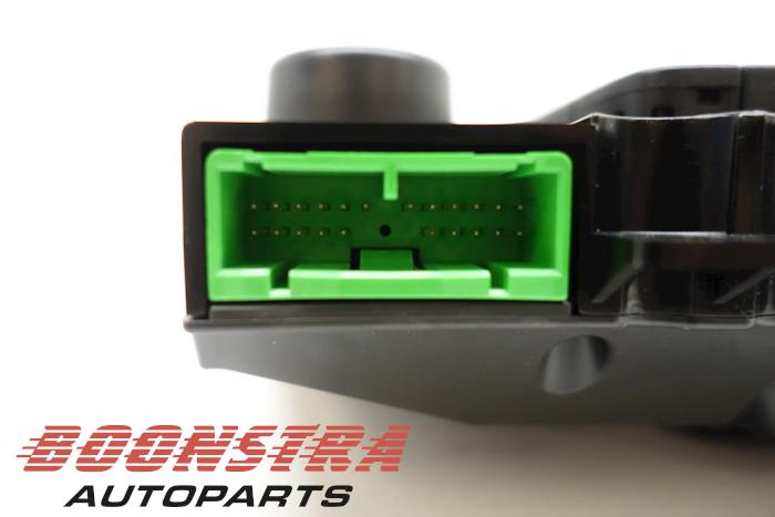 Kontrollenhet, multimedia från en Volvo S60 II (FS) 1.6 DRIVe,D2 2014