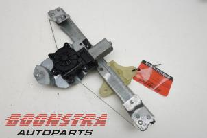 Begagnade Fönstermekanism för bakre dörr, 4-dörrars, vänster Renault Clio IV Estate/Grandtour (7R) 1.5 Energy dCi 110 FAP Pris € 24,95 Marginaltabell erbjuds av Boonstra Autoparts