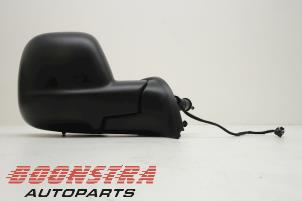 Używane Lusterko zewnetrzne prawe Peugeot Partner (GC/GF/GG/GJ/GK) 1.6 HDI 75 Phase 1 Cena € 54,39 Z VAT oferowane przez Boonstra Autoparts