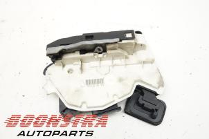 Begagnade Dörrlåsmekanism, 4-dörrars, höger fram Volkswagen Sharan (7N) 2.0 TDI 16V Pris € 24,95 Marginaltabell erbjuds av Boonstra Autoparts