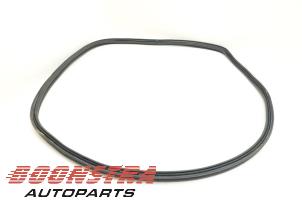 Gebruikte Achterkleprubber Renault Clio IV Estate/Grandtour (7R) 1.5 Energy dCi 110 FAP Prijs € 44,25 Margeregeling aangeboden door Boonstra Autoparts