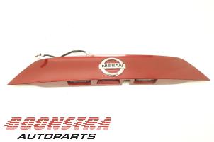 Gebruikte Handgreep Achterklep Nissan Qashqai (J11) 1.2 12V DIG-T Prijs € 59,25 Margeregeling aangeboden door Boonstra Autoparts