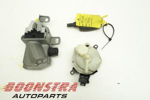 Używane Stacyjka + Kluczyk Volvo C30 (EK/MK) Cena € 111,75 Procedura marży oferowane przez Boonstra Autoparts