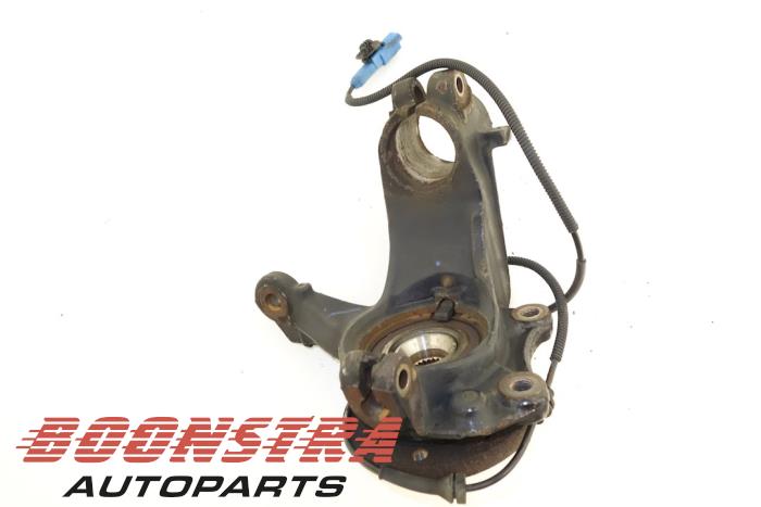 Spindel, vänster fram från en Peugeot 2008 (CU) 1.2 12V e-THP PureTech 110 2017