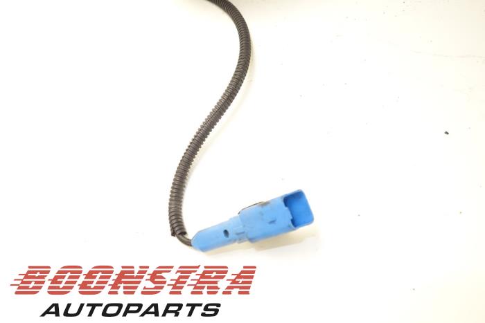 Spindel, vänster fram från en Peugeot 2008 (CU) 1.2 12V e-THP PureTech 110 2017