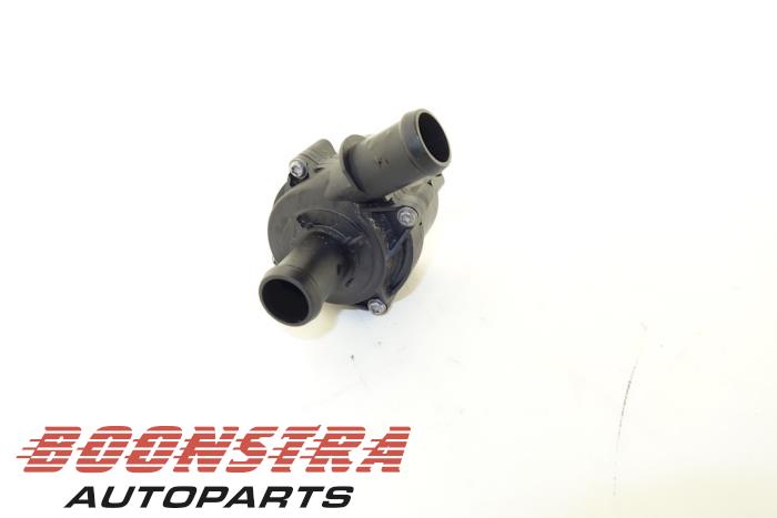 Extra vattenpump från en Skoda Rapid 1.2 TSI 16V 2016