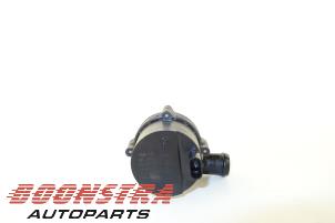 Begagnade Extra vattenpump Skoda Rapid 1.2 TSI 16V Pris € 24,95 Marginaltabell erbjuds av Boonstra Autoparts