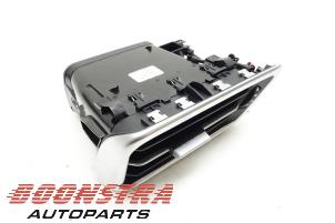 Gebruikte Luchtrooster Dashboard Maserati Ghibli III 3.0 Diesel Prijs € 59,00 Margeregeling aangeboden door Boonstra Autoparts