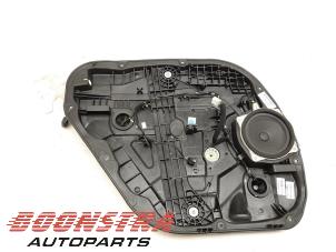 Begagnade Fönstermekanism för bakre dörr, 4-dörrars, vänster Kia Carens IV (RP) 1.6 GDI 16V Pris € 59,25 Marginaltabell erbjuds av Boonstra Autoparts