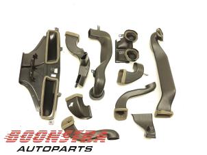 Begagnade Lufttratt Ferrari California 4.3 V8 32V Pris € 149,00 Marginaltabell erbjuds av Boonstra Autoparts