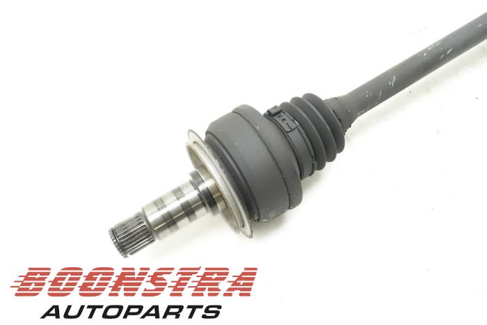 Drivaxel, höger bak från en Mercedes-Benz E (R207) E-220 CDI 16V BlueEfficiency 2011