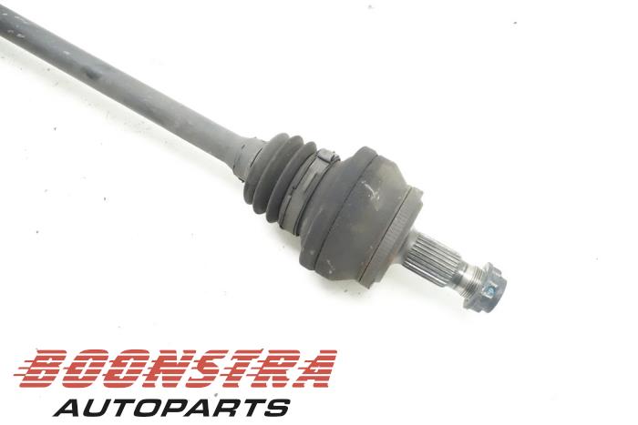 Drivaxel, höger bak från en Mercedes-Benz E (R207) E-220 CDI 16V BlueEfficiency 2011