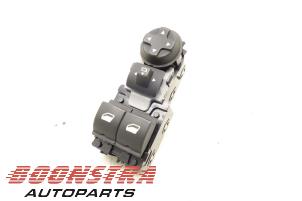 Używane Przelacznik elektrycznej szyby Peugeot Expert (V1/VA/VB/VE/VF/VT/VY) 2.0 Blue HDi 120 16V Cena € 36,24 Z VAT oferowane przez Boonstra Autoparts