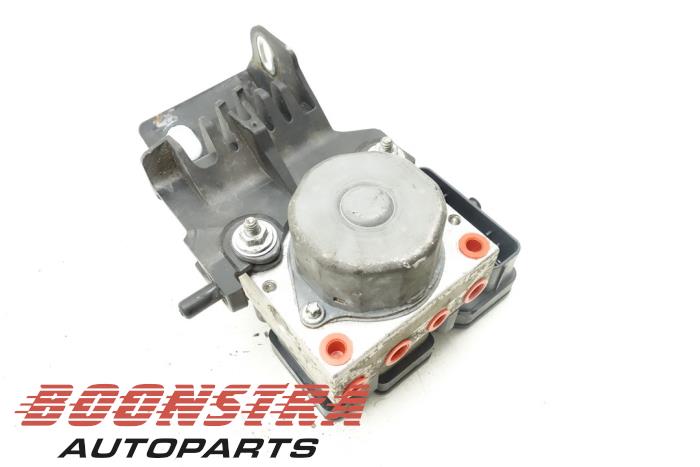 ABS-pump från en Lancia Ypsilon (312) 0.9 TwinAir 85 2011