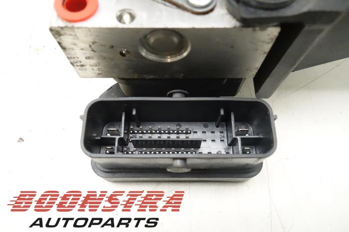 ABS-pump från en Lancia Ypsilon (312) 0.9 TwinAir 85 2011