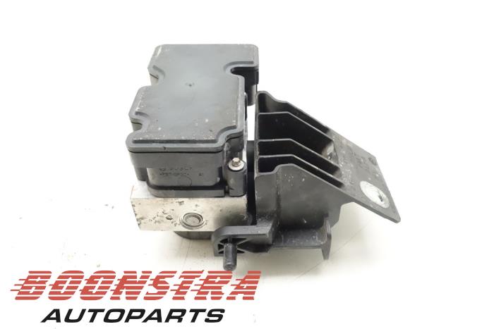 ABS-pump från en Lancia Ypsilon (312) 0.9 TwinAir 85 2011