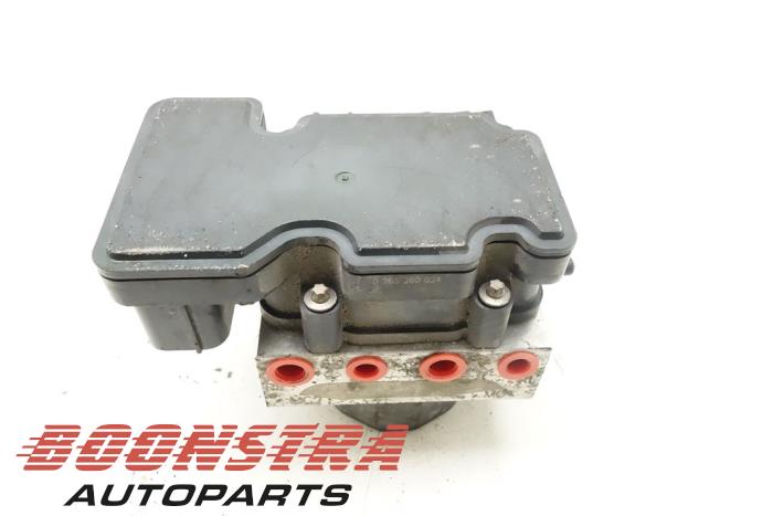 ABS-pump från en Lancia Ypsilon (312) 0.9 TwinAir 85 2011