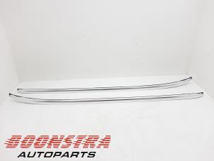 Używane Zestaw relingów dachowych Toyota Auris Touring Sports (E18) 1.8 16V Hybrid Cena € 111,71 Procedura marży oferowane przez Boonstra Autoparts