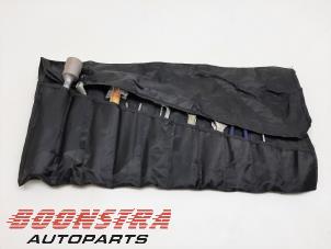 Używane Zestaw narzedzi Iveco Stralis Cena € 47,19 Z VAT oferowane przez Boonstra Autoparts