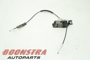 Begagnade Dörrlåsmekanism, 2-dörrars, höger Peugeot Partner (GC/GF/GG/GJ/GK) 1.6 BlueHDI 75 Pris € 36,24 Inklusive moms erbjuds av Boonstra Autoparts