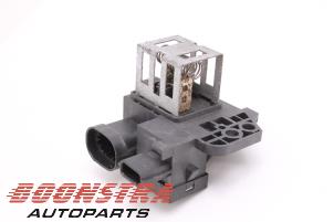 Używane Opornica wentylatora Renault Twingo III (AH) 1.0 SCe 70 12V Cena € 24,95 Procedura marży oferowane przez Boonstra Autoparts