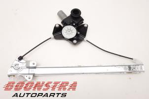 Gebruikte Ruitmechaniek 4Deurs links-voor Toyota Yaris IV (P21/PA1/PH1) 1.5 12V Hybrid Prijs € 49,00 Margeregeling aangeboden door Boonstra Autoparts