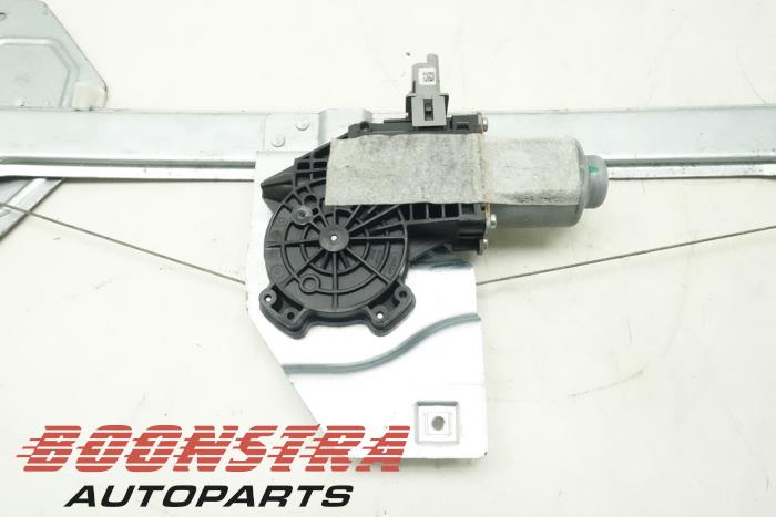 Fönstermekanism, 2-dörrars, höger fram från en Peugeot Partner (GC/GF/GG/GJ/GK) 1.6 HDI 75 16V 2008