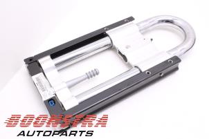 Używane Poduszka bezpieczeństwa z pałąkiem po prawej stronie Peugeot 207 CC (WB) 1.6 HDiF 16V Cena € 29,95 Procedura marży oferowane przez Boonstra Autoparts