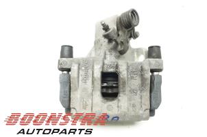 Begagnade Bakre bromsok, vänster Ford Focus 3 Wagon 1.0 Ti-VCT EcoBoost 12V 125 Pris € 24,95 Marginaltabell erbjuds av Boonstra Autoparts