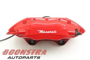 Używane Zacisk hamulcowy lewy przód Maserati GranSport 4.2 V8 32V Cena € 199,95 Procedura marży oferowane przez Boonstra Autoparts