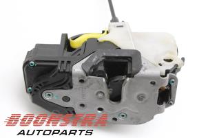 Gebruikte Slotmechaniek Portier 4Deurs links-voor Opel Insignia 2.0 Turbo 16V 4x4 Ecotec Prijs € 24,95 Margeregeling aangeboden door Boonstra Autoparts