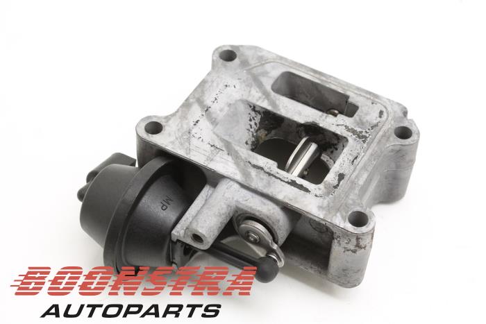 Avgasspjällventil från en Volvo V60 I (FW/GW) 2.4 D6 20V Plug-in Hybrid AWD 2013