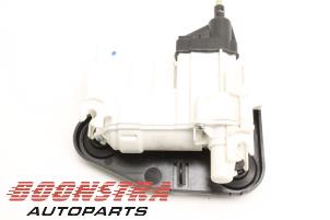 Gebruikte Portier sluithulpmotor links-voor Tesla Model X P100D Prijs € 49,00 Margeregeling aangeboden door Boonstra Autoparts