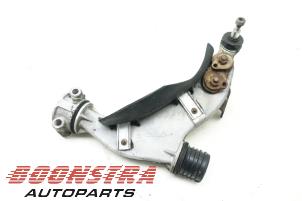 Begagnade Främre gaffelben, vänster Porsche 928 4.7 S2 Pris € 99,00 Marginaltabell erbjuds av Boonstra Autoparts