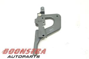 Gebruikte Scharnierset Volvo FM Prijs € 60,44 Inclusief btw aangeboden door Boonstra Autoparts