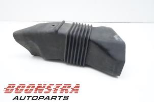 Begagnade Lufttratt Porsche 928 4.7 S2 Pris € 68,95 Marginaltabell erbjuds av Boonstra Autoparts
