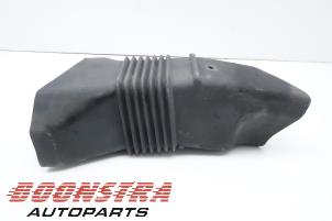 Begagnade Lufttratt Porsche 928 4.7 S2 Pris € 68,95 Marginaltabell erbjuds av Boonstra Autoparts